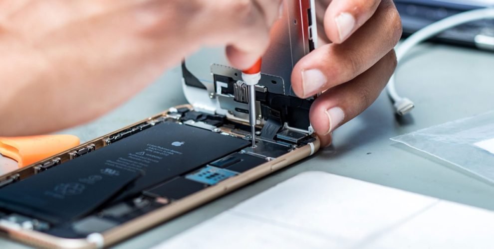 Why Choosing a Professional Mobile Phone Repair Shop is Important in Kettering?