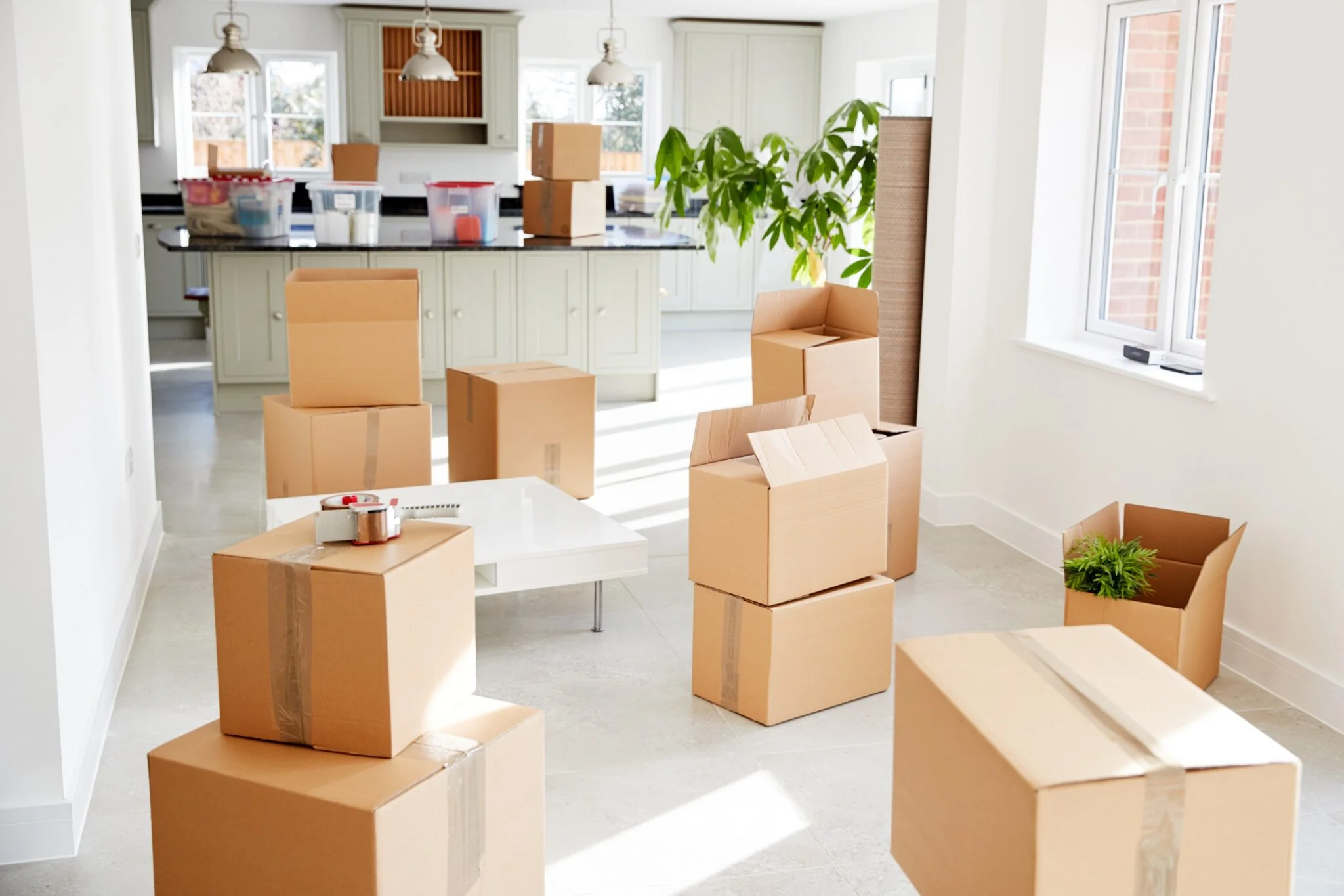 Four Effective Benefits of Hiring Professional Movers