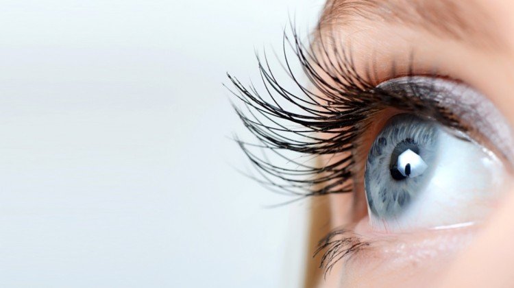 How to maintain longer, healthier eyelashes